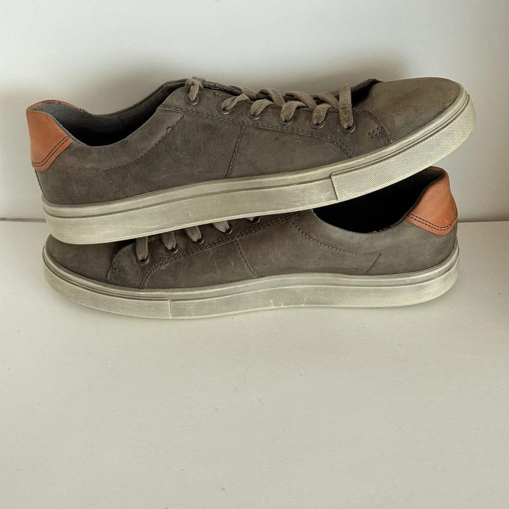 Ecco step into